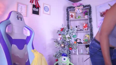 MICHELLE CHANG online show from 17, 12, 2025