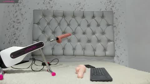 Snapshot of michelle_perla chatting on 8, 10, 2025 michelle perla online show from 8, 10, 2025