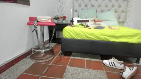 Snapshot of michelle_perla chatting on 11, 10, 2025 michelle perla online show from 11, 10, 2025