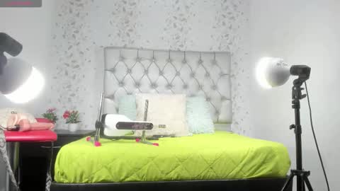 Snapshot of michelle_perla chatting on 27, 10, 2025 michelle perla online show from 27, 10, 2025