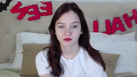 Snapshot of michelle_roux chatting on 1, 11, 2025 Michelle online show from 1, 11, 2025