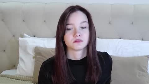 Snapshot of michelle_roux chatting on 3, 11, 2025 Michelle online show from 3, 11, 2025