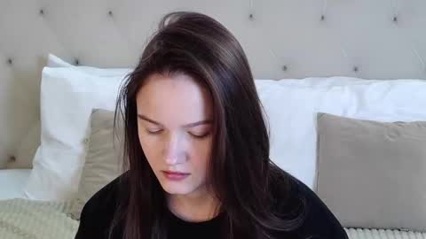 Snapshot of michelle_roux chatting on 4, 11, 2025 Michelle online show from 4, 11, 2025