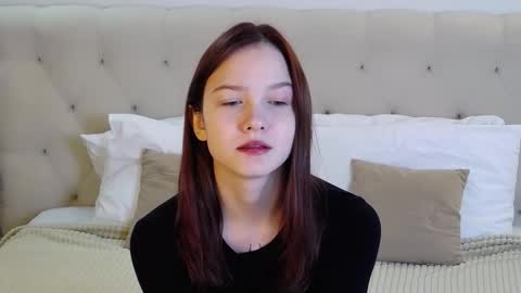 Snapshot of michelle_roux chatting on 7, 11, 2025 Michelle online show from 7, 11, 2025