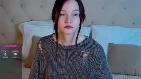 Snapshot of michelle_roux chatting on 8, 11, 2025 Michelle online show from 8, 11, 2025