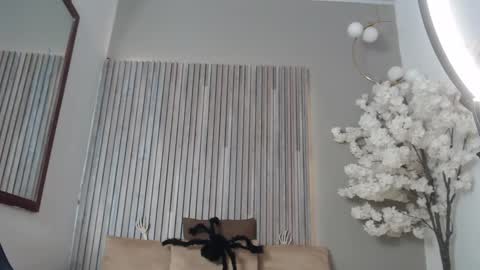 Snapshot of michellee_20 chatting on 12, 10, 2025 Michelle online show from 12, 10, 2025