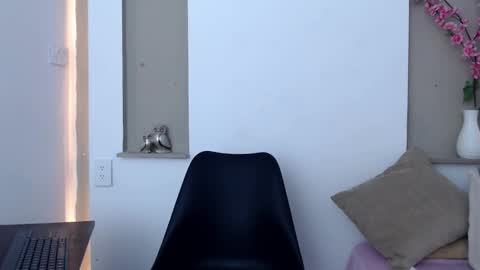 Snapshot of michellee_20 chatting on 11, 11, 2025 Michelle online show from 11, 11, 2025