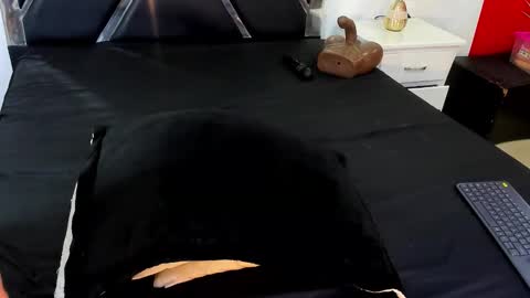 Snapshot of michellelewiss_ chatting on 23, 10, 2025 Michelle online show from 23, 10, 2025