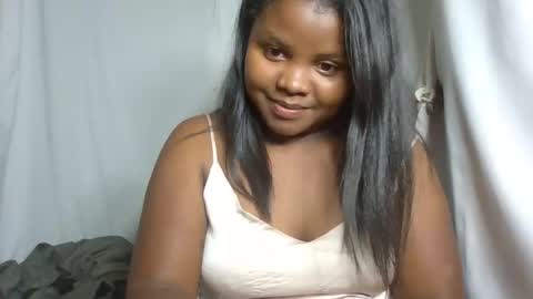 Snapshot of michou61 chatting on 17, 12, 2025 michou61 online show from 17, 12, 2025