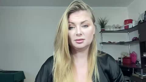 Snapshot of midnightsirena chatting on 24, 11, 2025 Sofa online show from 24, 11, 2025