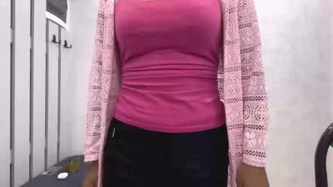 Snapshot of mieshasegura chatting on 11, 11, 2025 Mia online show from 11, 11, 2025