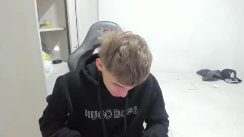 Snapshot of miguel_hz chatting on 15, 12, 2025 Miguel Hernandez online show from 15, 12, 2025