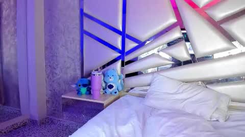 Snapshot of miia02 chatting on 28, 10, 2025 MIA 3 online show from 28, 10, 2025