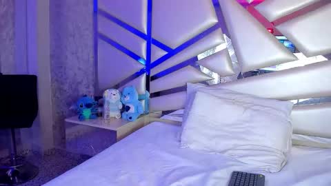 Snapshot of miia02 chatting on 1, 11, 2025 MIA 3 online show from 1, 11, 2025