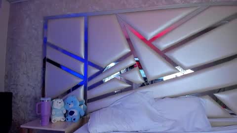 Snapshot of miia02 chatting on 5, 11, 2025 MIA 3 online show from 5, 11, 2025