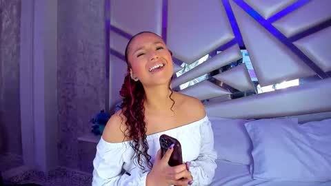 Snapshot of miia02 chatting on 8, 11, 2025 MIA 3 online show from 8, 11, 2025