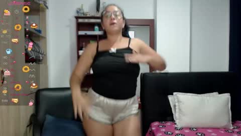 Snapshot of miia_big1boobs chatting on 22, 2, 2025 miia big1boobs online show from 22, 2, 2025
