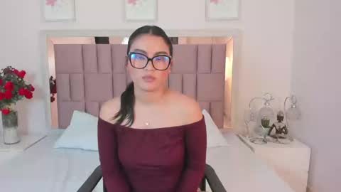 Mia  online show from 29, 12, 2024