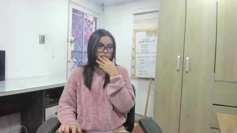 Mia  online show from 31, 12, 2024