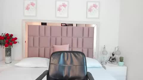 Mia  online show from 15, 2, 2025
