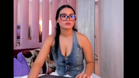 Mia  online show from 13, 10, 2025