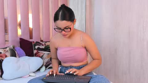 Mia  online show from 17, 10, 2025