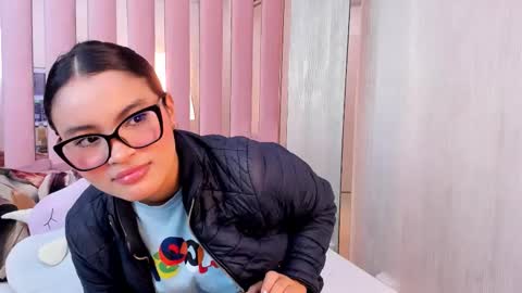 Mia  online show from 21, 11, 2025