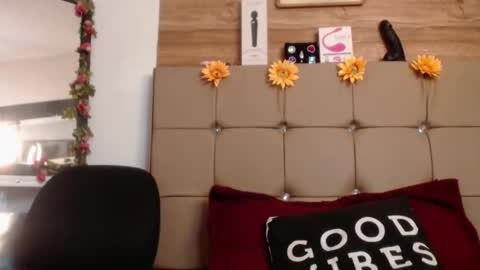 Snapshot of miia_spencer_ chatting on 12, 11, 2025 miia online show from 12, 11, 2025