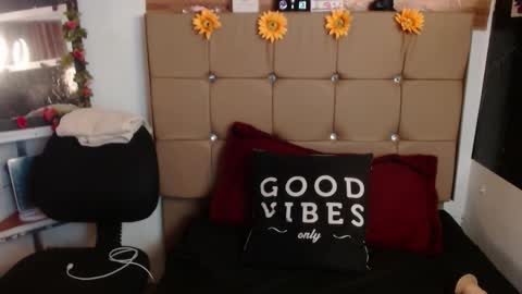 Snapshot of miia_spencer_ chatting on 15, 11, 2025 miia online show from 15, 11, 2025