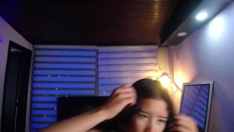 miiaa_evans1 online show from 19, 10, 2025