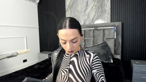 Mia Monroe online show from 6, 1, 2025