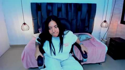 Snapshot of miichael_black chatting on 17, 11, 2025 Michael Black online show from 17, 11, 2025