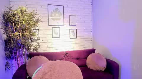 miilu  online show from 22, 2, 2025