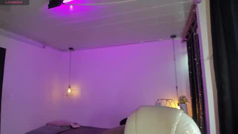 miiss_greyy online show from 12, 9, 2025