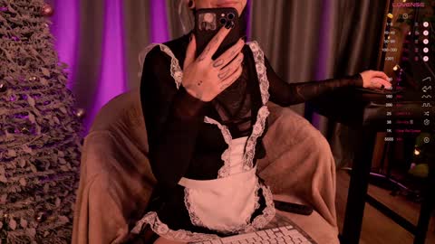 Snapshot of mika_moon_ chatting on 4, 1, 2025 mika_moon_ online show from 4, 1, 2025