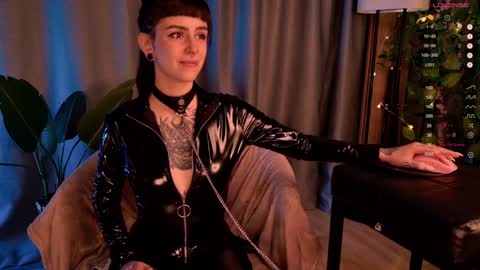 Snapshot of mika_moon_ chatting on 7, 1, 2025 mika_moon_ online show from 7, 1, 2025