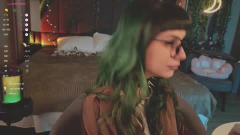 Snapshot of mika_moon_ chatting on 7, 3, 2025 mika_moon_ online show from 7, 3, 2025