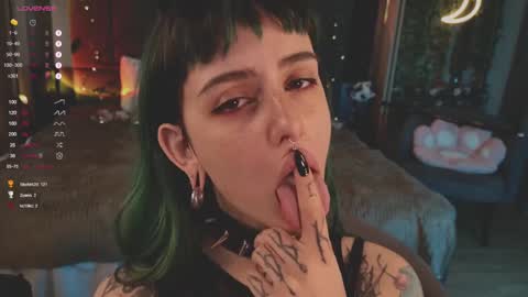 Snapshot of mika_moon_ chatting on 8, 3, 2025 mika_moon_ online show from 8, 3, 2025