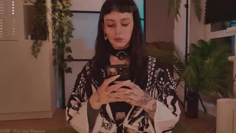 Snapshot of mika_moon_ chatting on 8, 11, 2025 mika_moon_ online show from 8, 11, 2025