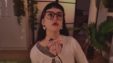 Snapshot of mika_moon_ chatting on 13, 11, 2025 mika_moon_ online show from 13, 11, 2025