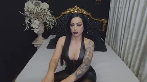Mikaela online show from 12, 11, 2025