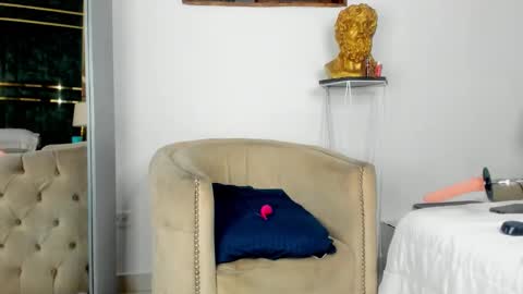 Mikaela blondie bigass online show from 11, 11, 2025