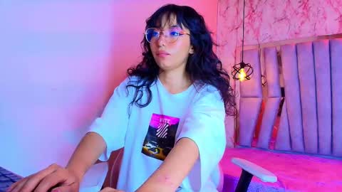 mikaneko_ online show from 2, 2, 2026