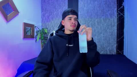 Mike 0233 online show from 18, 1, 2026