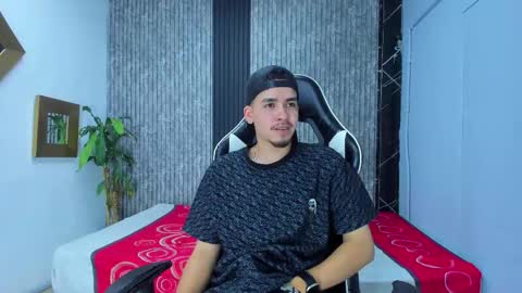 Mike 0233 online show from 3, 2, 2026