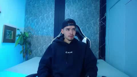 Mike 0233 online show from 4, 2, 2026