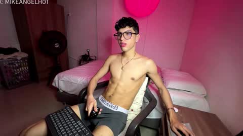 Mike Pineapple online show from 7, 1, 2026