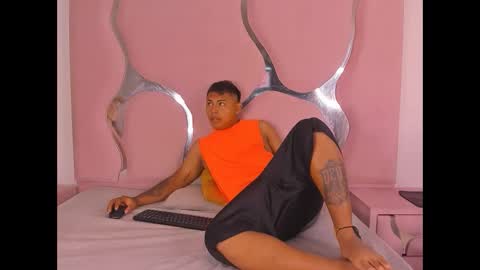 Snapshot of mikeandmoonasm chatting on 21, 10, 2025 mikeandmoonasm online show from 21, 10, 2025