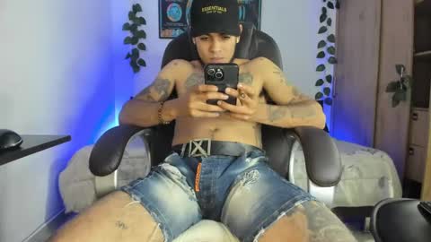 mikee_scooth online show from 17, 2, 2025