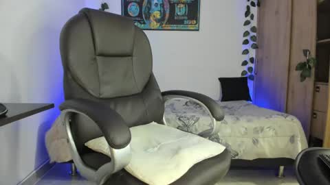 mikee_scooth online show from 17, 2, 2025